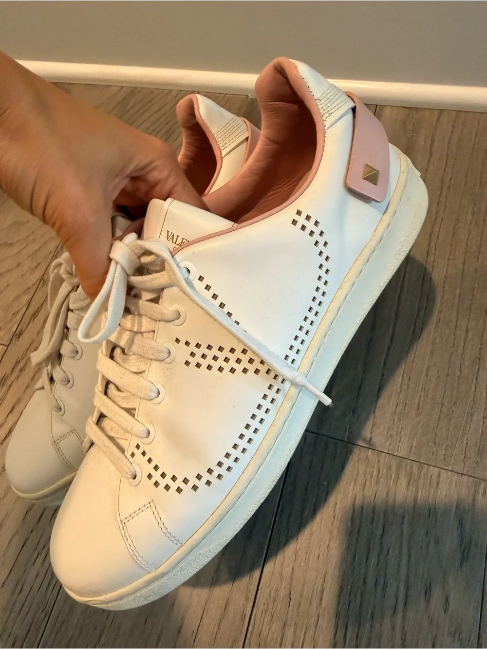 Valentino Garavani Backnet VLogo sneakers in White Blush Calfskin
